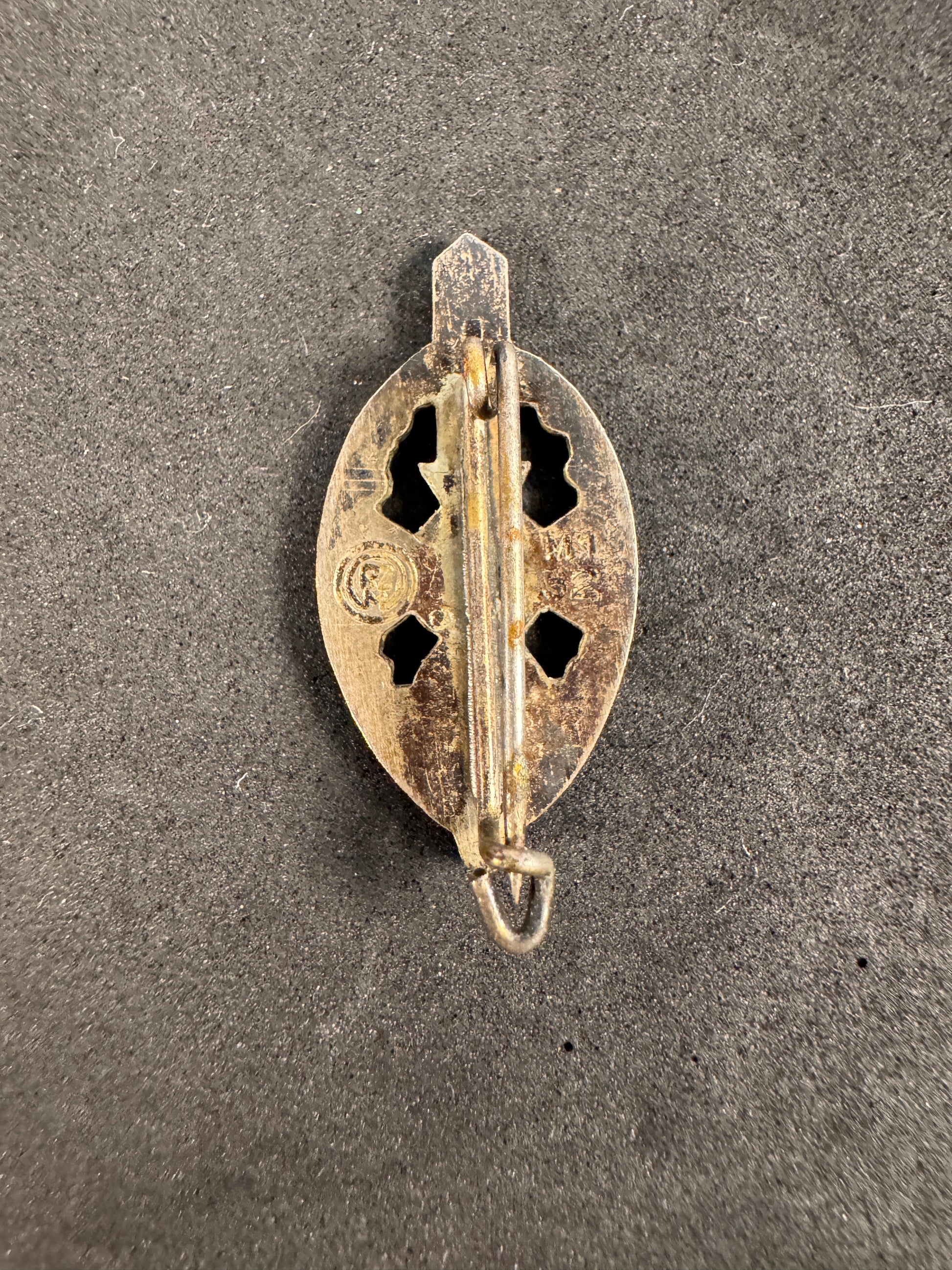 Photo 3 of Third Reich NSKOV Veterans Membership Badge - RZM M1/52 Deschler & Sohn - collectible militaria item