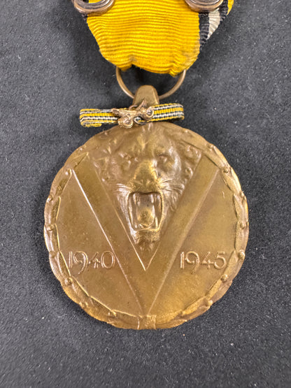 Photo 2 of WW2 Belgian Commemorative Medal of the 1940-1945 War - collectible militaria item