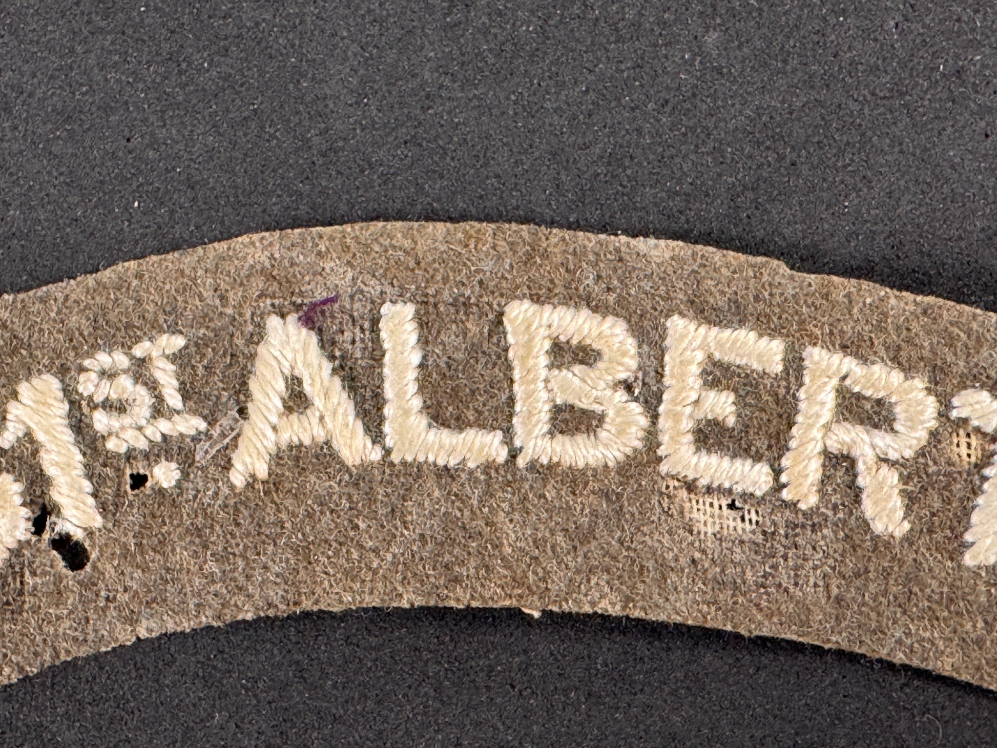 Photo 2 of Rare WW1 Canadian Army CEF 31st Alberta Cloth Shoulder Title - collectible militaria item