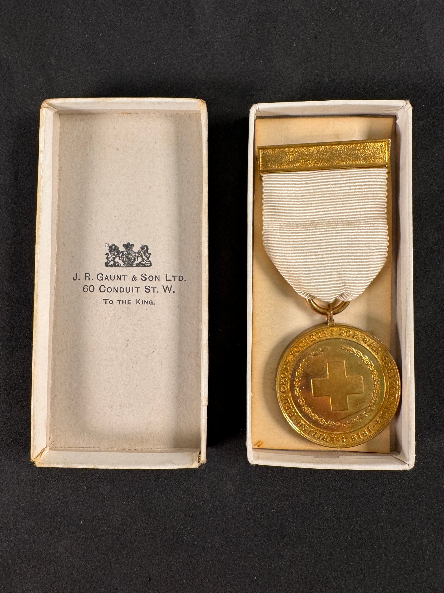 Photo 1 of WW1 British Red Cross Society War Service Medal in Case - J.R. Gaunt - collectible militaria item