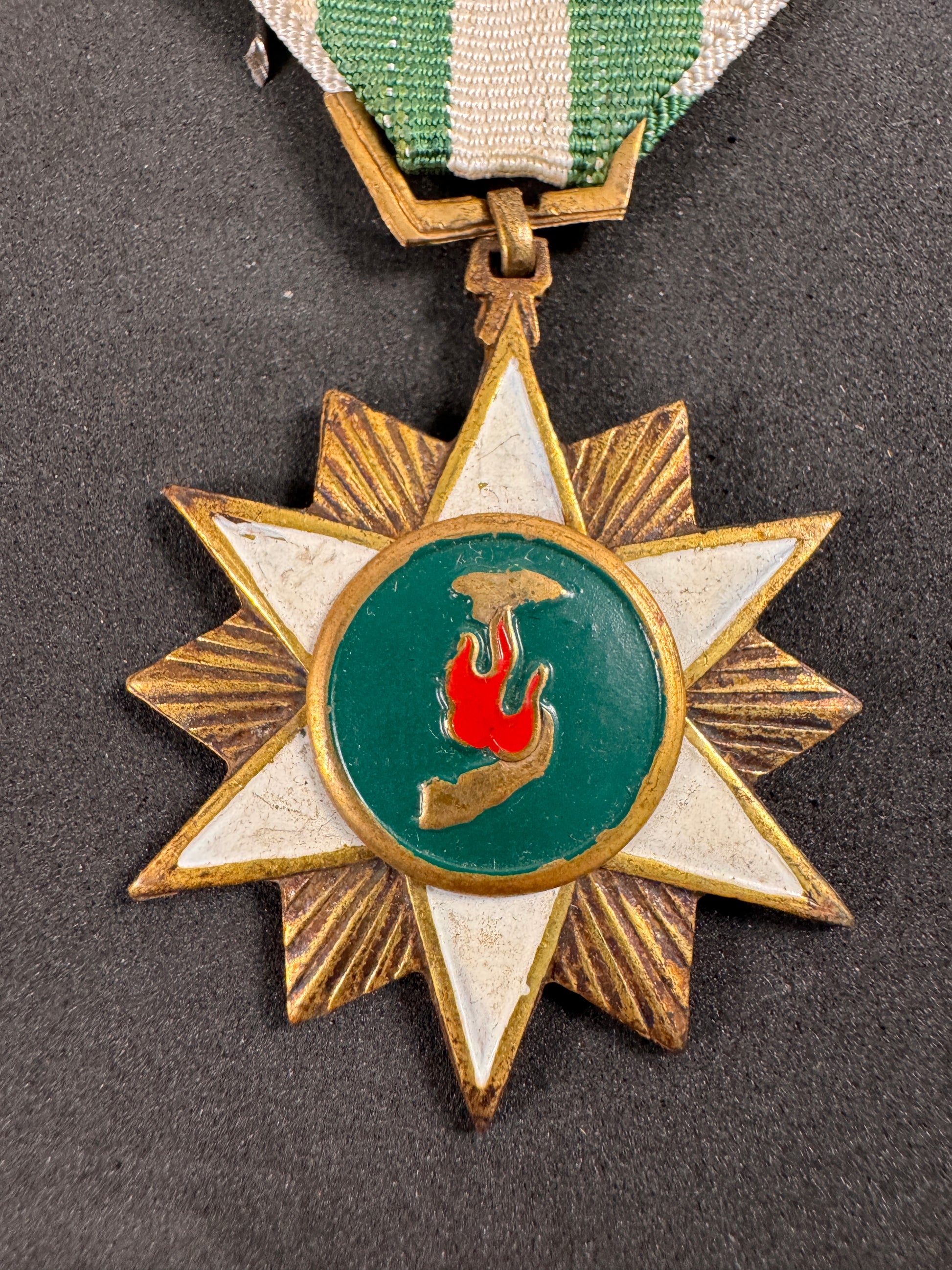 Photo 2 of Vietnam War - Republic of Vietnam “Chien-Dich Boi-Tinh” Campaign Medal - collectible militaria item