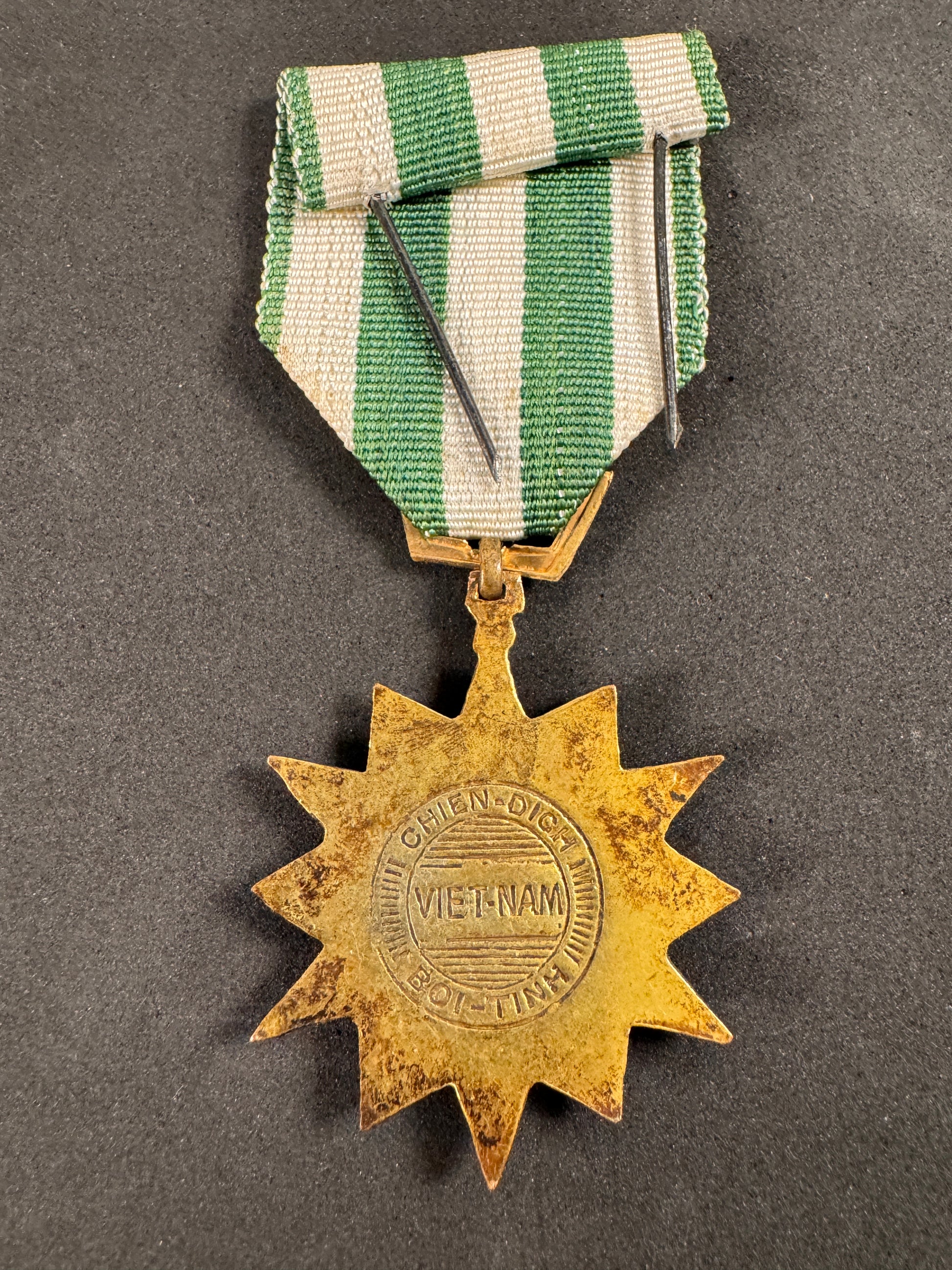Photo 3 of Vietnam War - Republic of Vietnam “Chien-Dich Boi-Tinh” Campaign Medal - collectible militaria item
