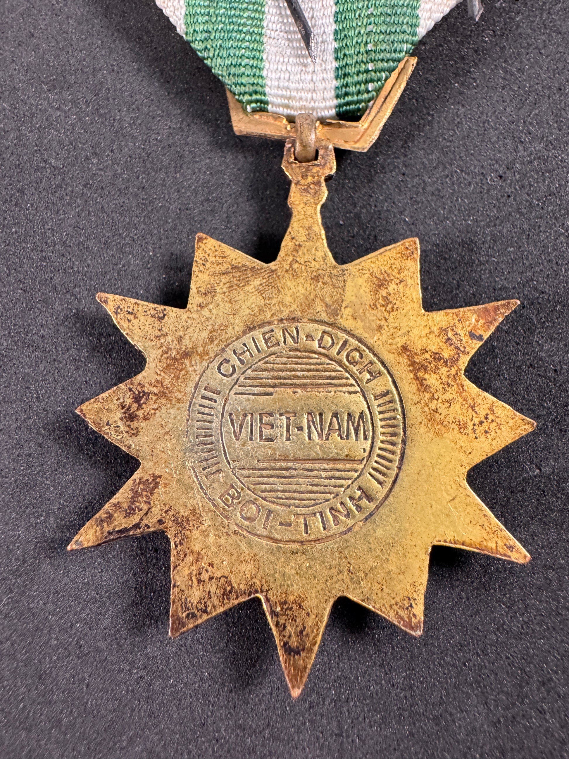 Photo 4 of Vietnam War - Republic of Vietnam “Chien-Dich Boi-Tinh” Campaign Medal - collectible militaria item
