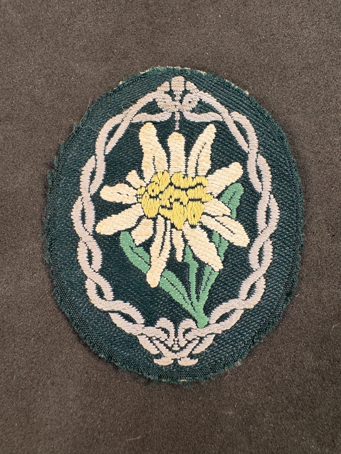 Photo 1 of WW2 German Gebirgsjäger Edelweiss Sleeve Badge - collectible militaria item