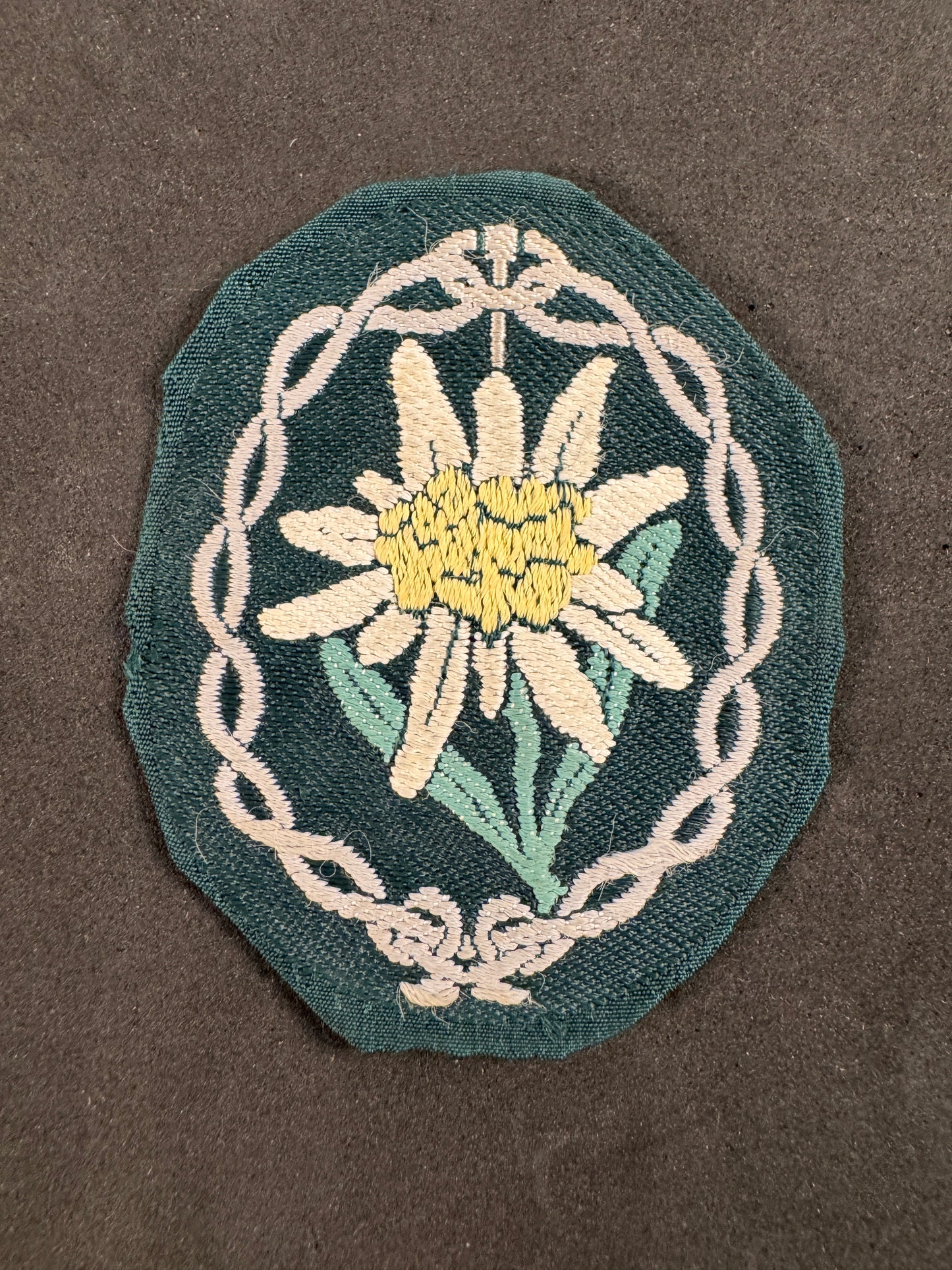 Photo 1 of WW2 German Gebirgsjäger Mountain Troops Edelweiss Sleeve Badge - collectible militaria item
