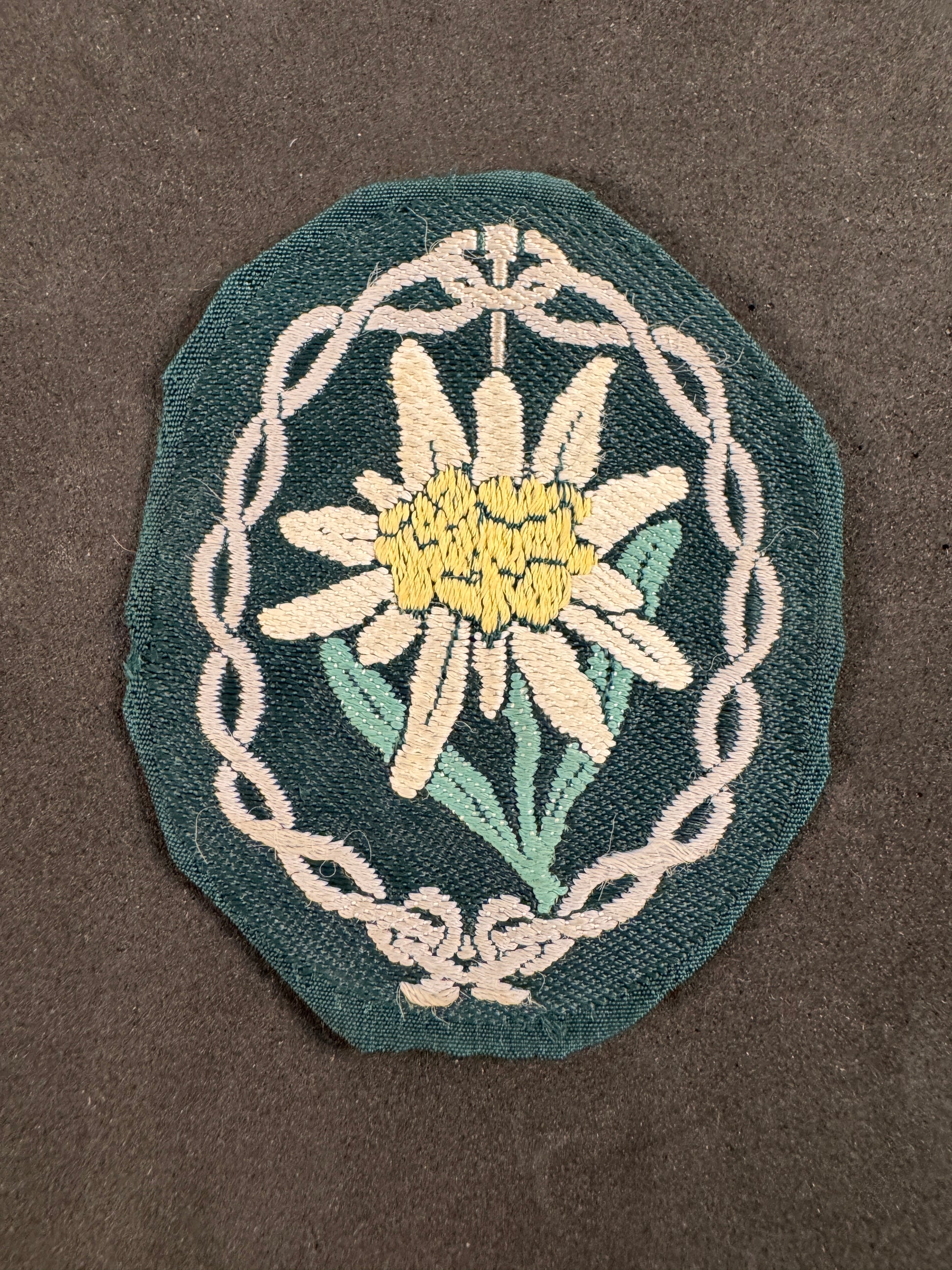 Photo 1 of WW2 German Gebirgsjäger Mountain Troops Edelweiss Sleeve Badge - collectible militaria item