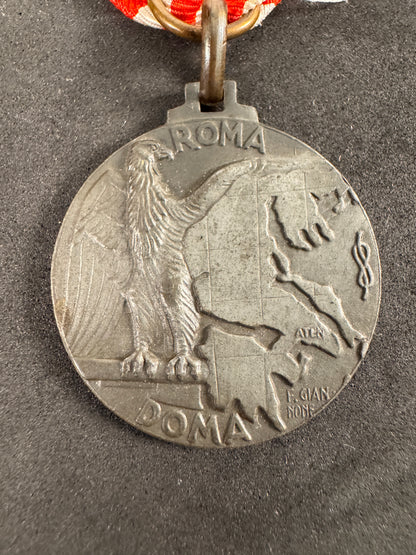 Photo 2 of WW2 Italian Occupation of Greece Medal - 1941 Campaign Commemorative Medal - collectible militaria item